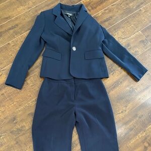 Navy blue Kasper suit in great condition, size 2